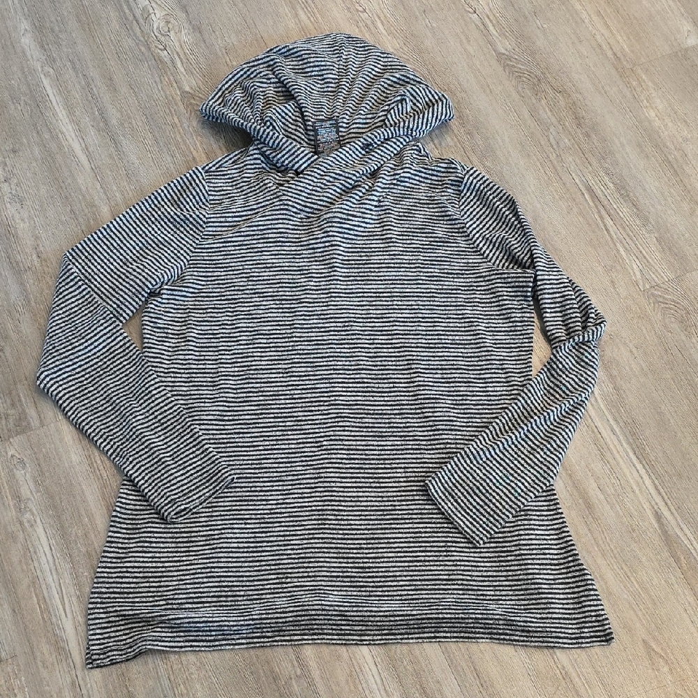 Hooded Stretch Top